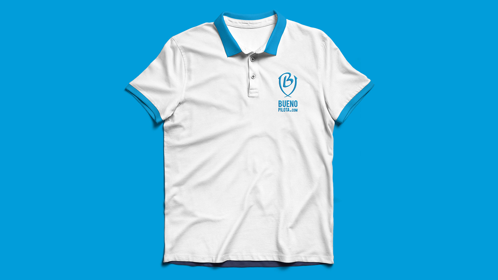 Polo deportivo versión blanca con versión mínima logotipo Víctor Bueno.